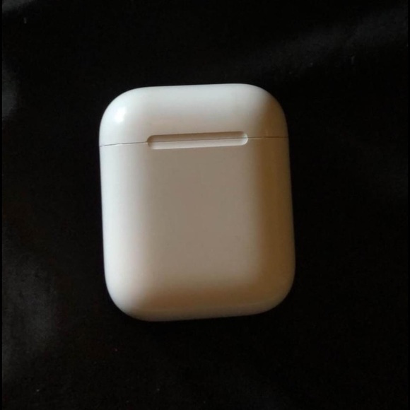 Apple Airpods with charging case